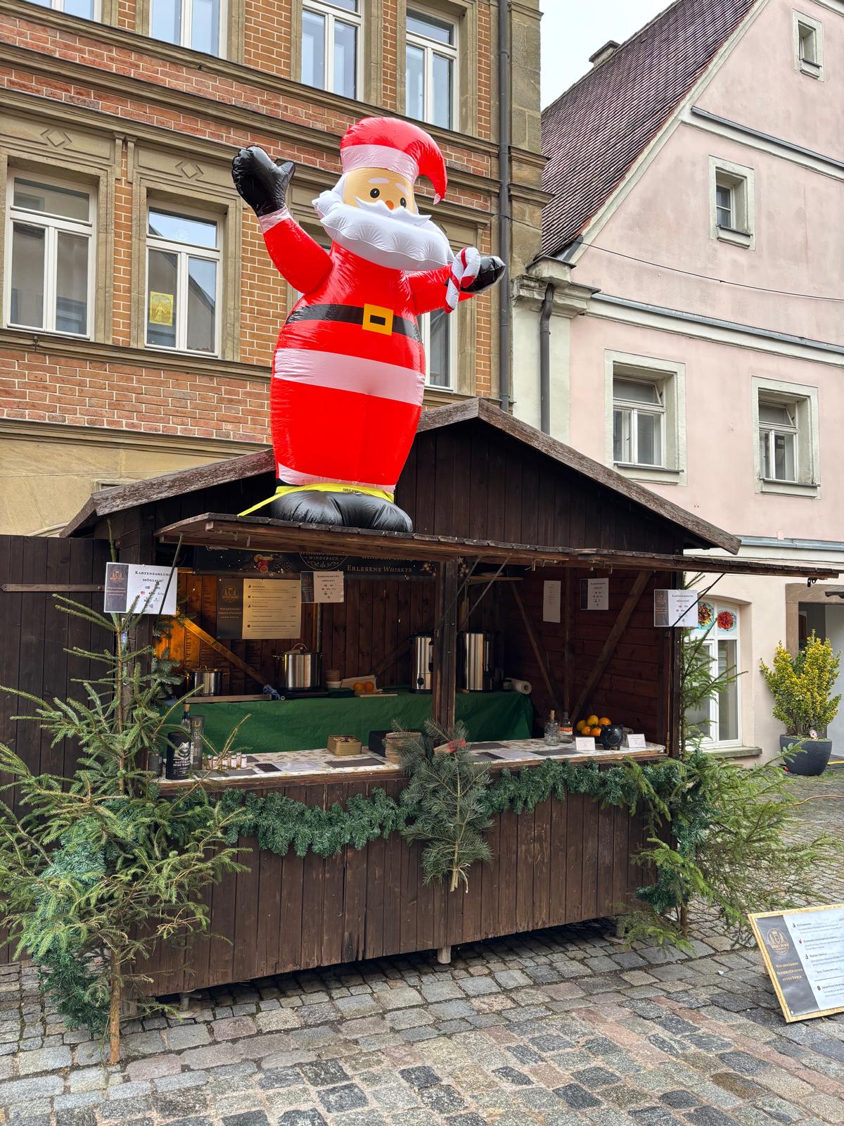 Unser Stand am Windsbacher Weihnachtsmarkt bei Tageslicht